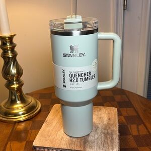 40 oz Stanley Hearth and Hands Quencher H20 tumbler
